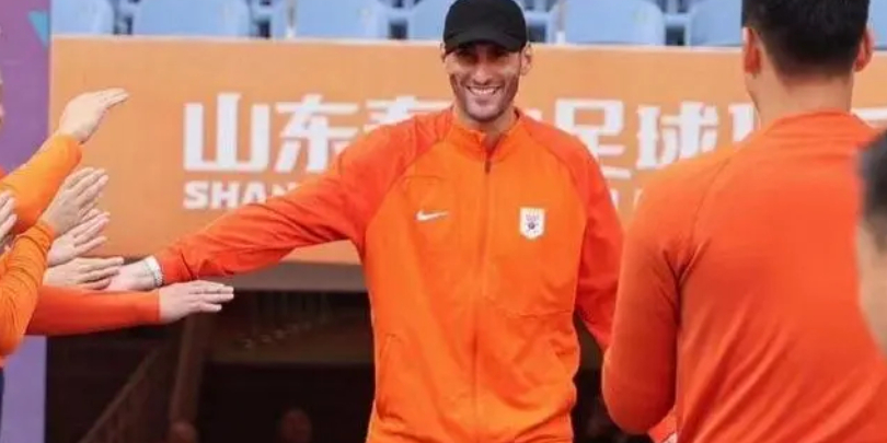 足球
